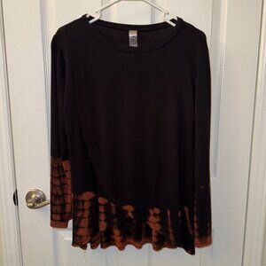 Go Couture Cross Hem/Split Front Tie Dyed Shirt - XL - Black/Rust